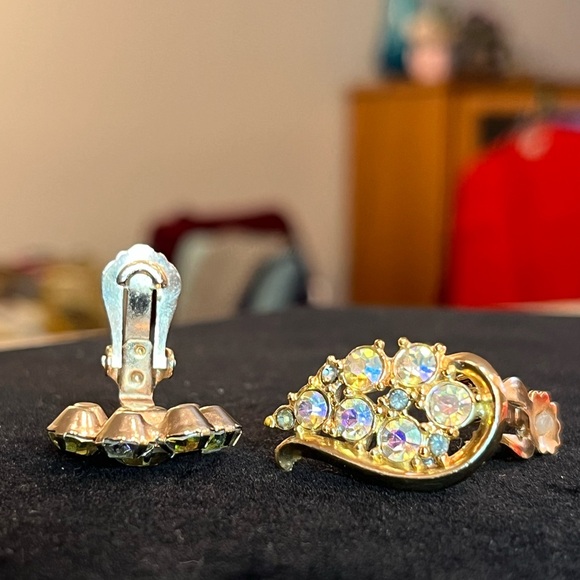 Vintage Mismatched ClipOn Earrings with Aurora Borealis Rhinestone Retro Sparkle - Picture 11 of 17